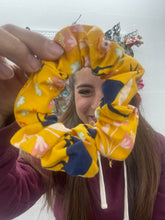 Load image into Gallery viewer, Scrunchies